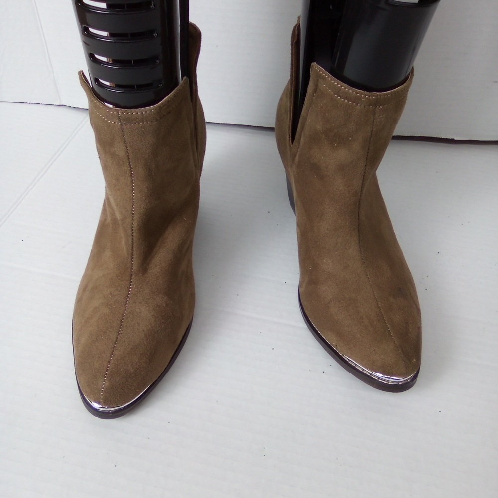 Stylish Tan Suede Ankle Boots UNBRANDED SIZE 5.5
